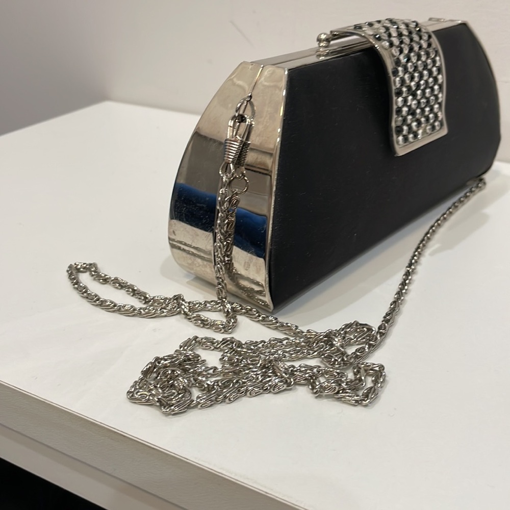Black vintage purse with shoulder strap. Black satin/silk material with beads. - Picture 6 of 7